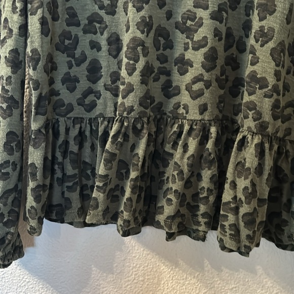 Lucky Brand peplum animal print top size medium - Picture 2 of 5